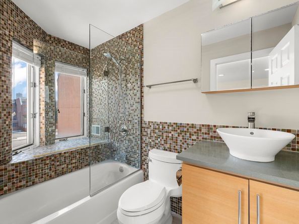 312 Franklin Ct, Edgewater NJ 07020