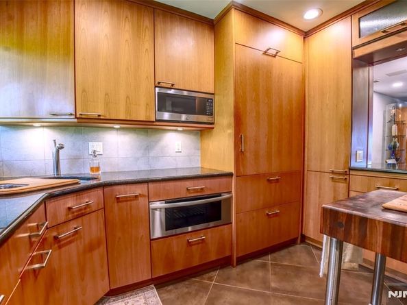 300 Gorge Rd 18, Cliffside Park NJ 07010