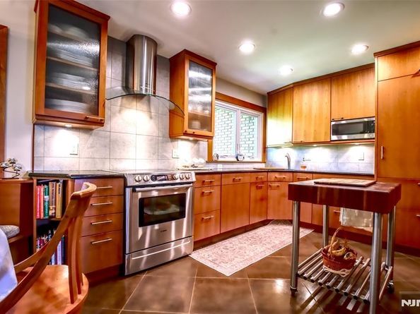 300 Gorge Rd 18, Cliffside Park NJ 07010