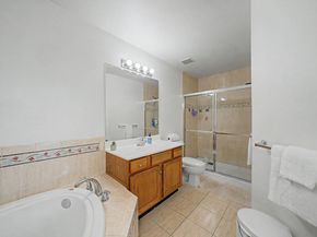 180 Blue Heron Dr 180, Secaucus NJ 07094