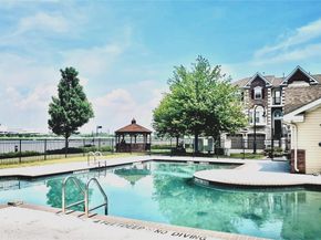 180 Blue Heron Dr 180, Secaucus NJ 07094