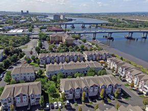 180 Blue Heron Dr 180, Secaucus NJ 07094