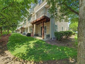 180 Blue Heron Dr 180, Secaucus NJ 07094
