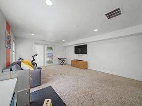 180 Blue Heron Dr 180, Secaucus NJ 07094