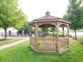 180 Blue Heron Dr 180, Secaucus NJ 07094