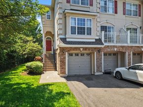 180 Blue Heron Dr 180, Secaucus NJ 07094