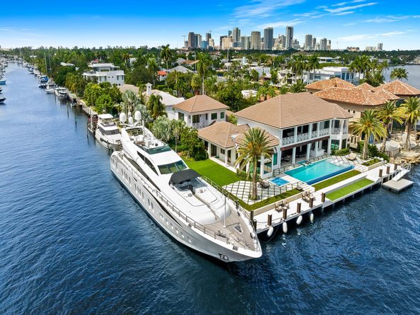 1812 SE 14th St, Fort Lauderdale FL 33316