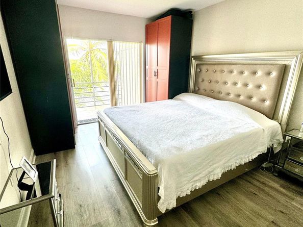 4311 Crystal Lake Dr 213, Deerfield Beach FL 33064