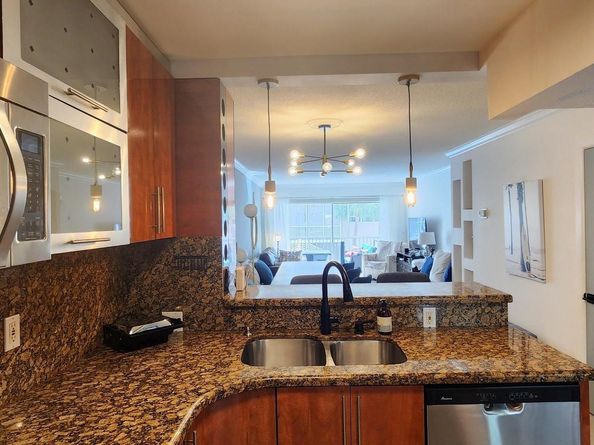 2081 S Ocean Dr 208, Hallandale Beach FL 33009