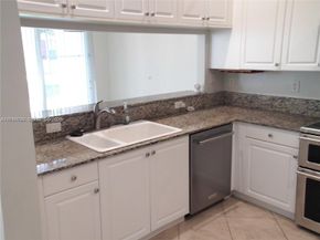 3371 Lakeside Drive 27, Davie FL 33328