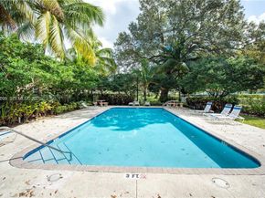 3371 Lakeside Drive 27, Davie FL 33328