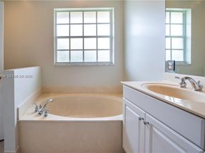 3371 Lakeside Drive 27, Davie FL 33328