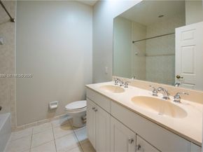 3371 Lakeside Drive 27, Davie FL 33328