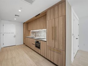 77 SE 5th Street 2914, Miami FL 33131