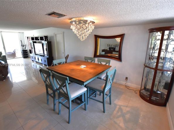 3800 Oaks Clubhouse Drive 309, Pompano Beach FL 33069
