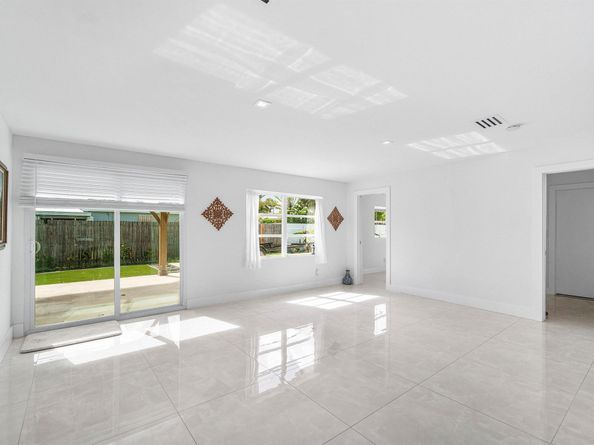 403 S 13th Court, Lantana FL 33462