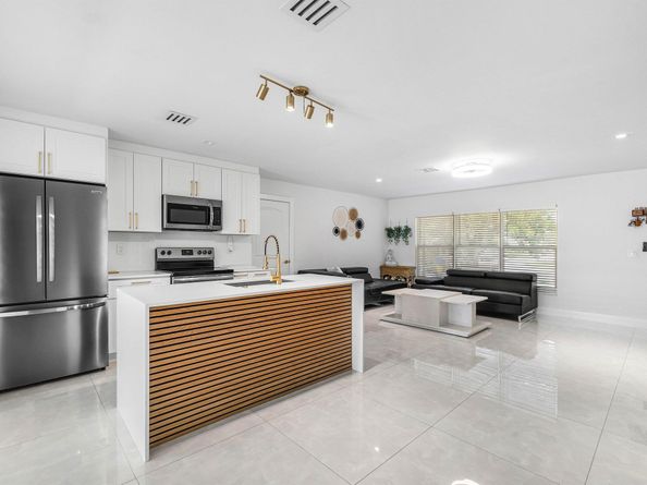403 S 13th Court, Lantana FL 33462