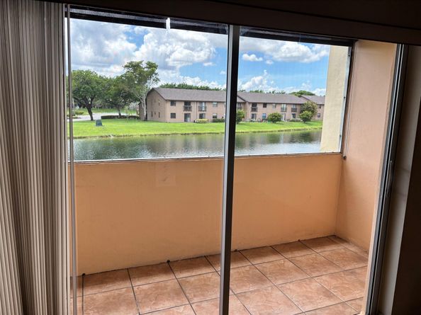 3905 N Nob Hill Rd 205, Sunrise FL 33351