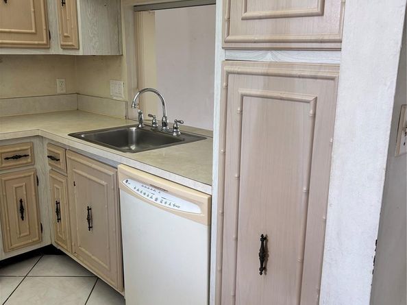 3905 N Nob Hill Rd 205, Sunrise FL 33351