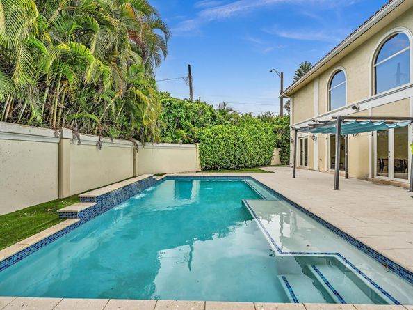 3555 Forest View Circle, Dania Beach FL 33312