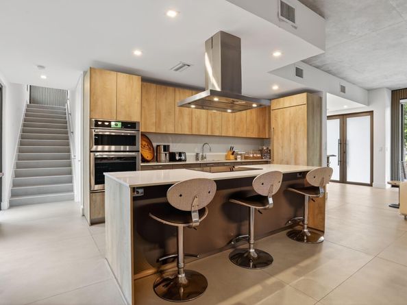 925 NE 6th Street, Fort Lauderdale FL 33304