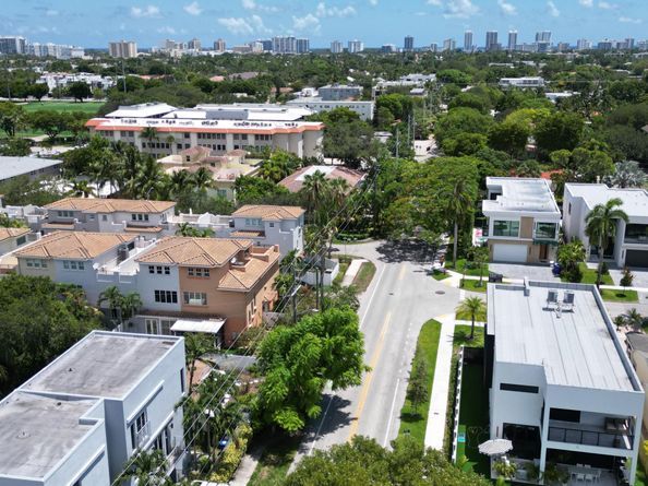 925 NE 6th Street, Fort Lauderdale FL 33304