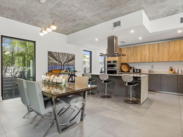 925 NE 6th Street, Fort Lauderdale FL 33304