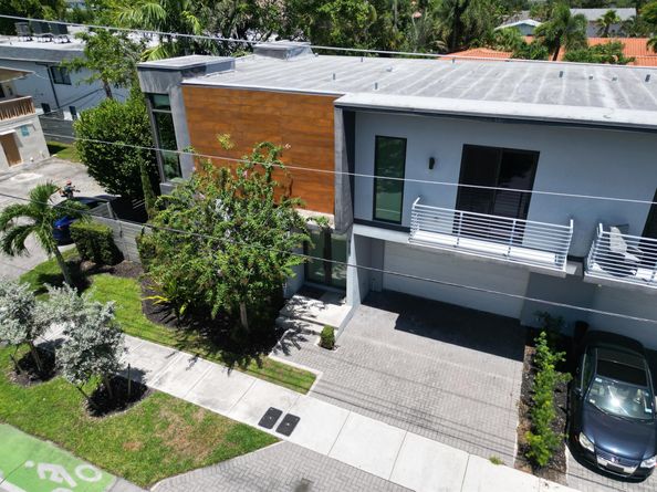 925 NE 6th Street, Fort Lauderdale FL 33304