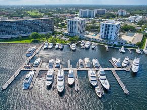134 Lakeshore Drive 215, North Palm Beach FL 33408