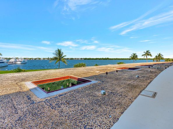 134 Lakeshore Drive 215, North Palm Beach FL 33408