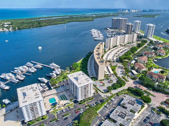 134 Lakeshore Drive 215, North Palm Beach FL 33408