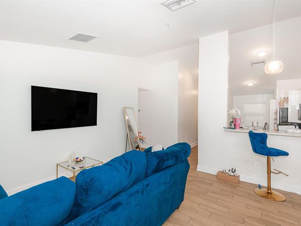 8706 NW 35th St, Coral Springs FL 33065