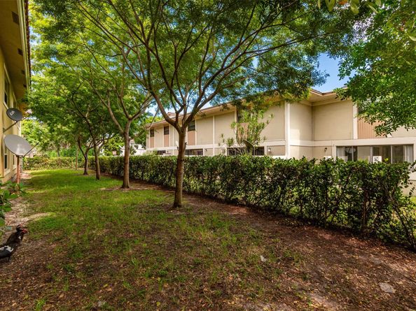 8706 NW 35th St, Coral Springs FL 33065