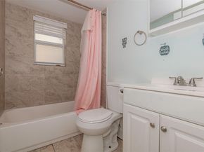 8706 NW 35th St, Coral Springs FL 33065