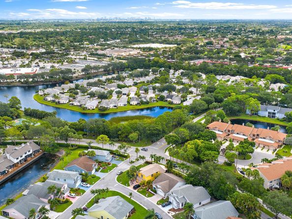 119 Hammocks Drive, Greenacres FL 33413