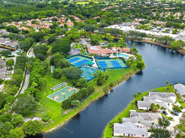 119 Hammocks Drive, Greenacres FL 33413