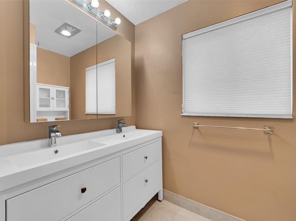 5724 SW 118 Avenue, Cooper City FL 33330