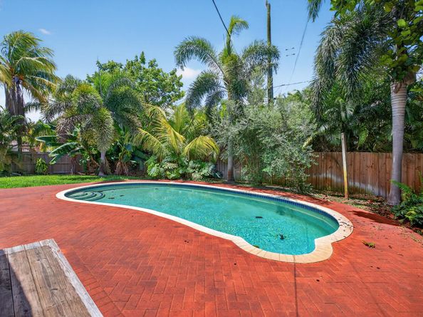 111 NE 16th Ct, Fort Lauderdale FL 33305