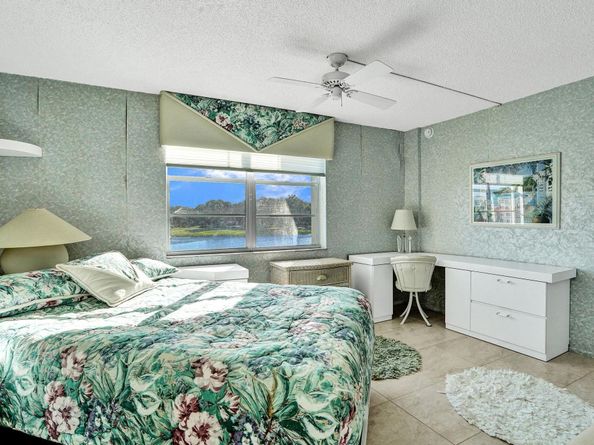 9450 Poinciana Pl 310, Davie FL 33324