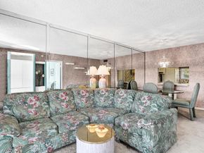 9450 Poinciana Pl 310, Davie FL 33324