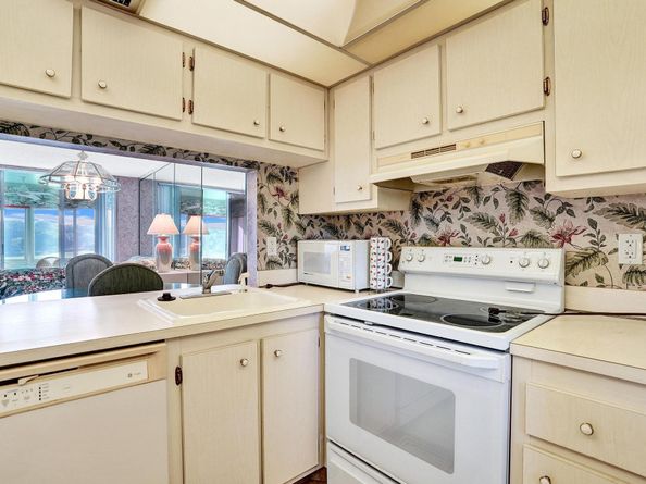 9450 Poinciana Pl 310, Davie FL 33324