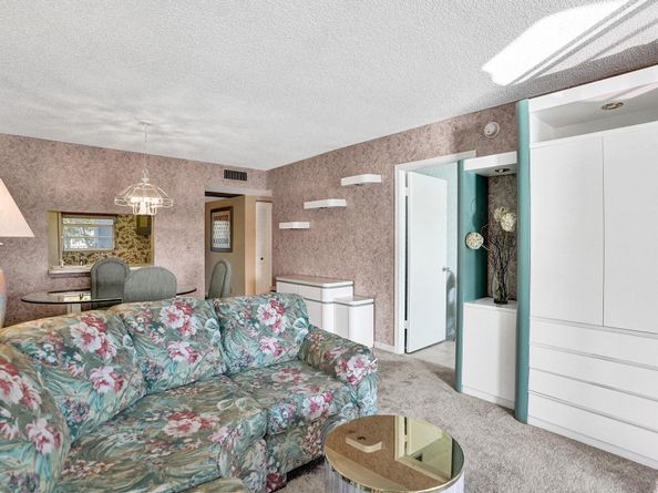 9450 Poinciana Pl 310, Davie FL 33324