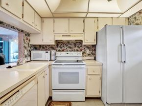 9450 Poinciana Pl 310, Davie FL 33324