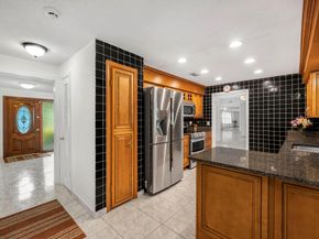 3881 NW 100th Ave, Coral Springs FL 33065