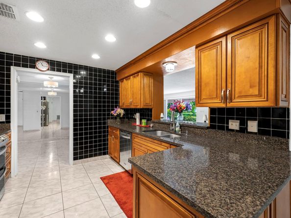 3881 NW 100th Ave, Coral Springs FL 33065