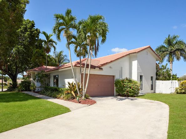 1541 NW 101st Ave, Plantation FL 33322