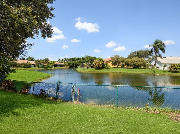 1541 NW 101st Ave, Plantation FL 33322