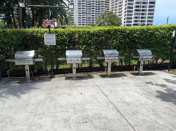 2500 Parkview Dr 1618, Hallandale Beach FL 33009