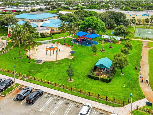 320 Summa Street, West Palm Beach FL 33405