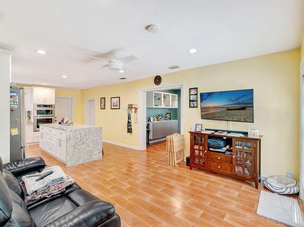 320 Summa Street, West Palm Beach FL 33405